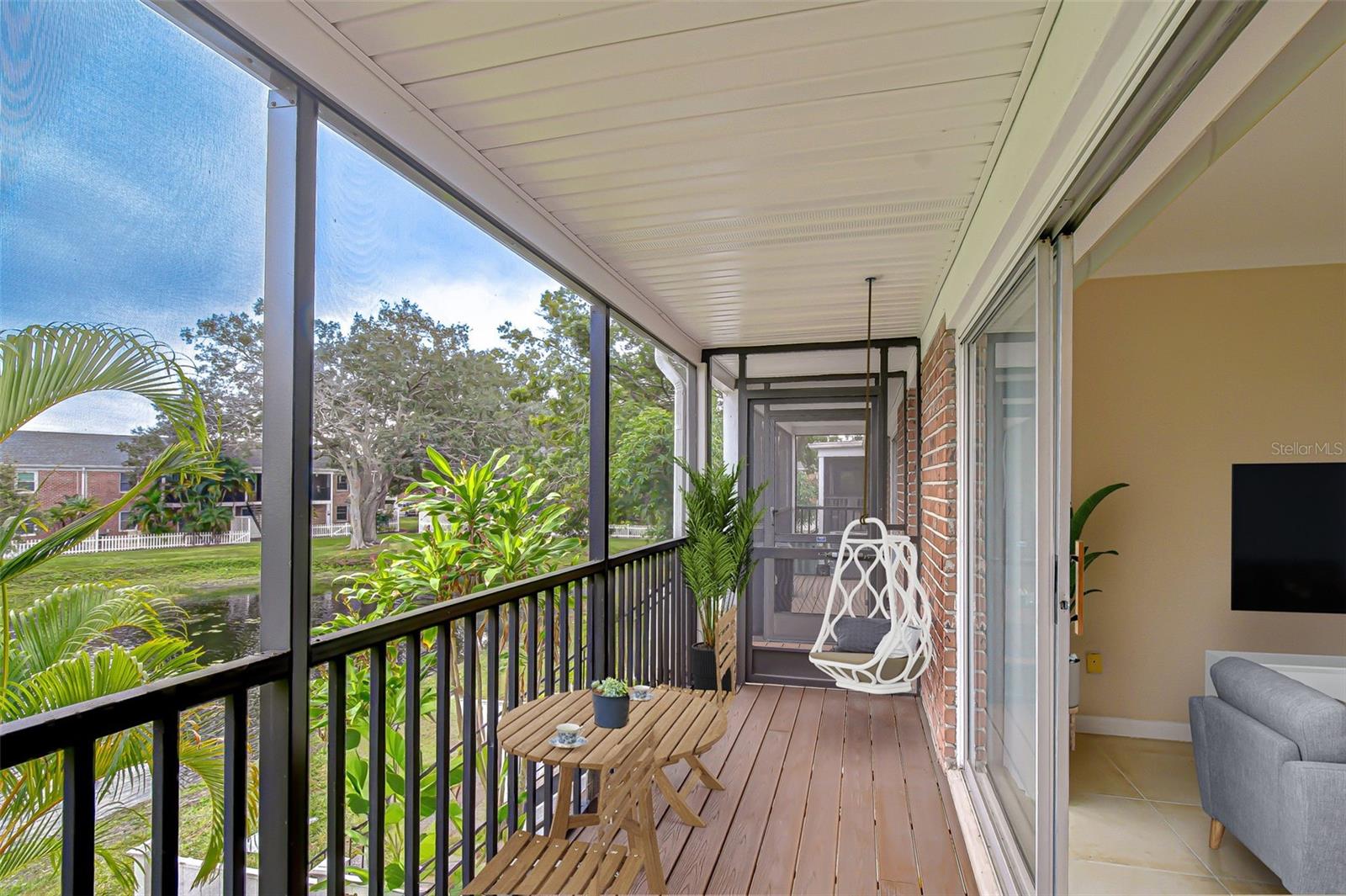 WHISPERING OAKS - Residential