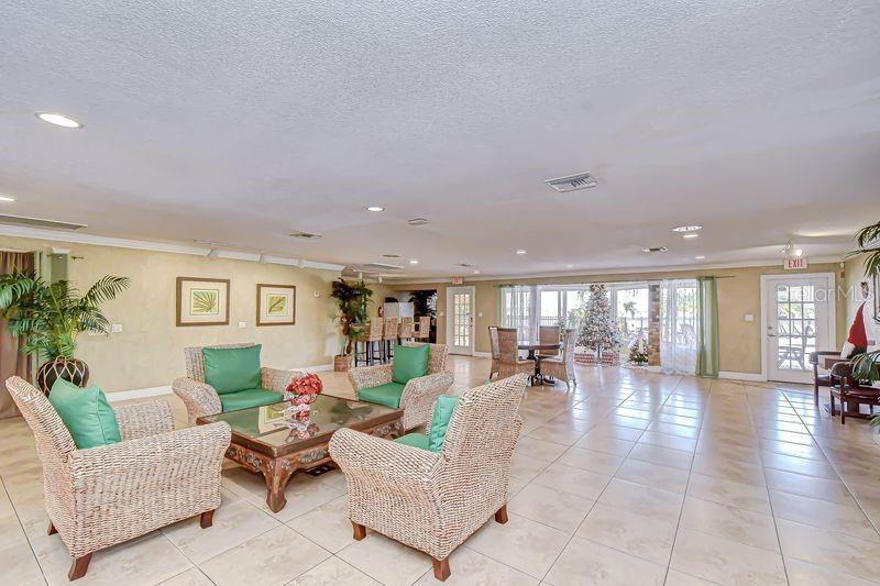 WHISPERING OAKS - Residential