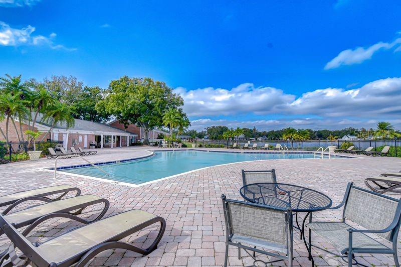 WHISPERING OAKS - Residential