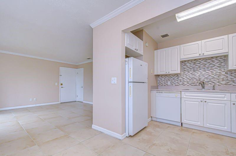 WHISPERING OAKS - Residential