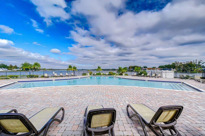 WHISPERING OAKS - Residential