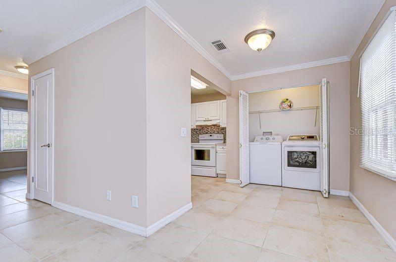 WHISPERING OAKS - Residential