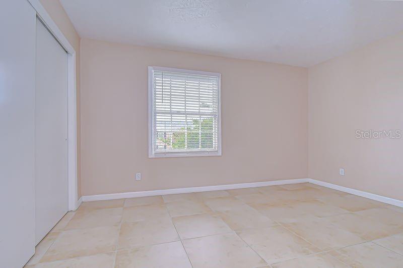 WHISPERING OAKS - Residential