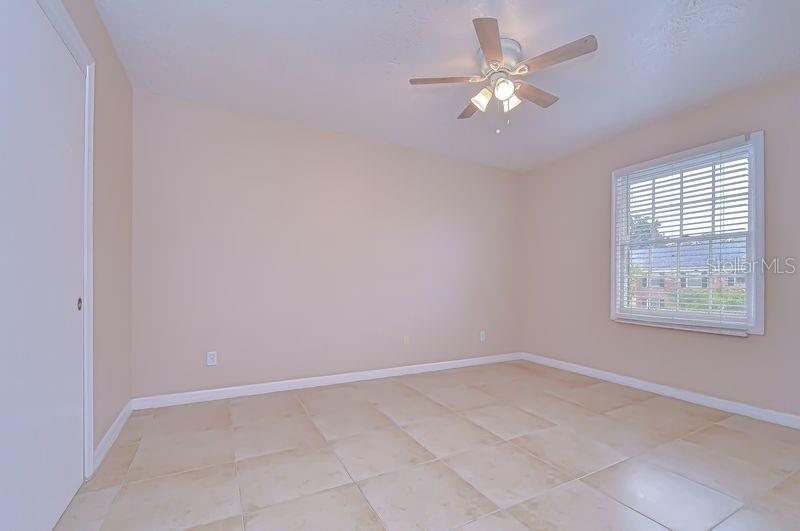 WHISPERING OAKS - Residential