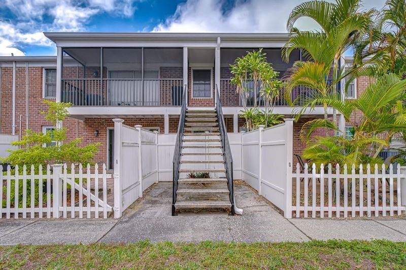 WHISPERING OAKS - Residential