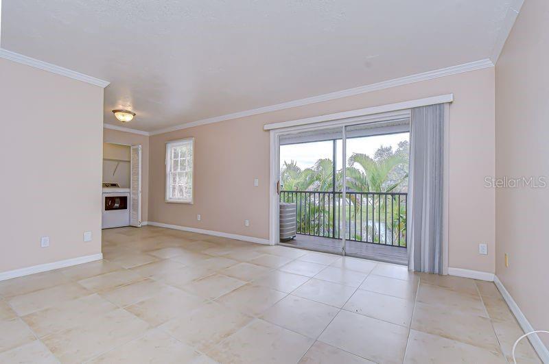 WHISPERING OAKS - Residential