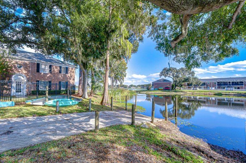 WHISPERING OAKS - Residential