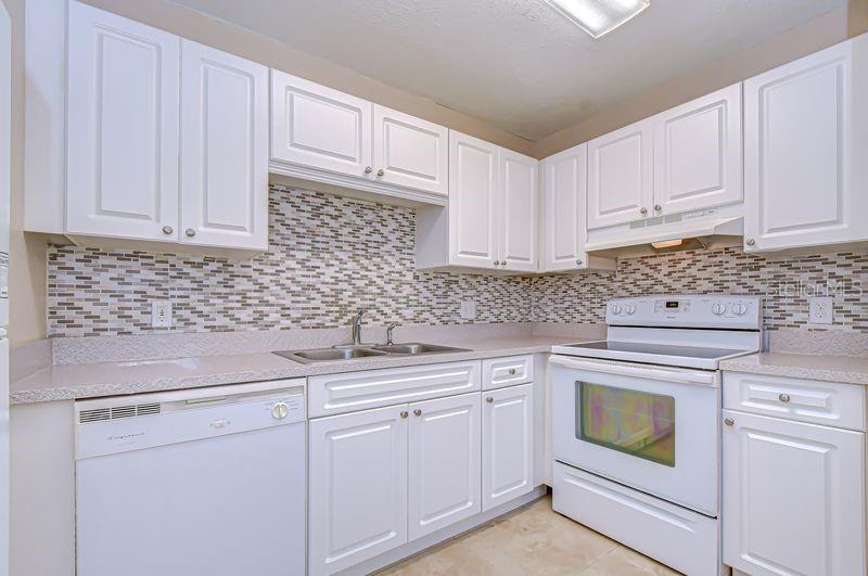 WHISPERING OAKS - Residential