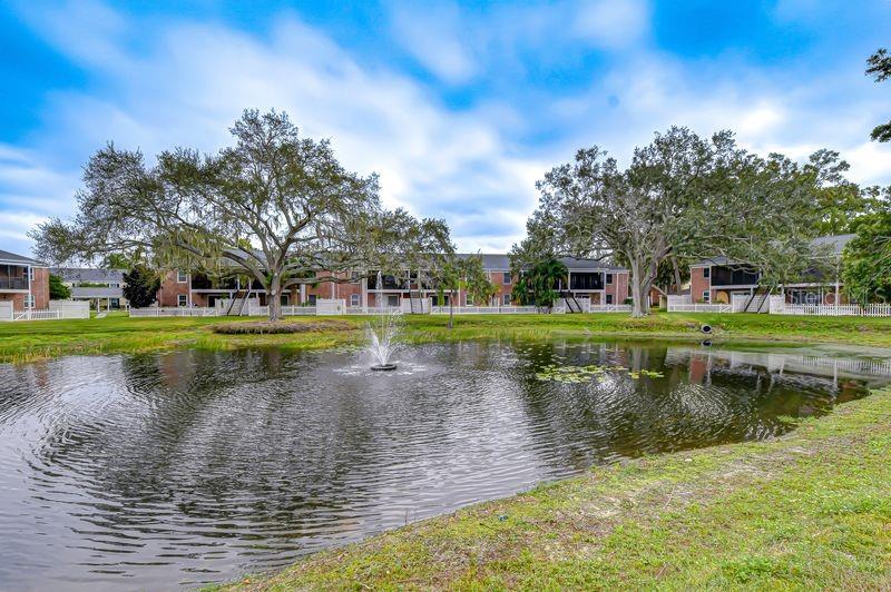 WHISPERING OAKS - Residential