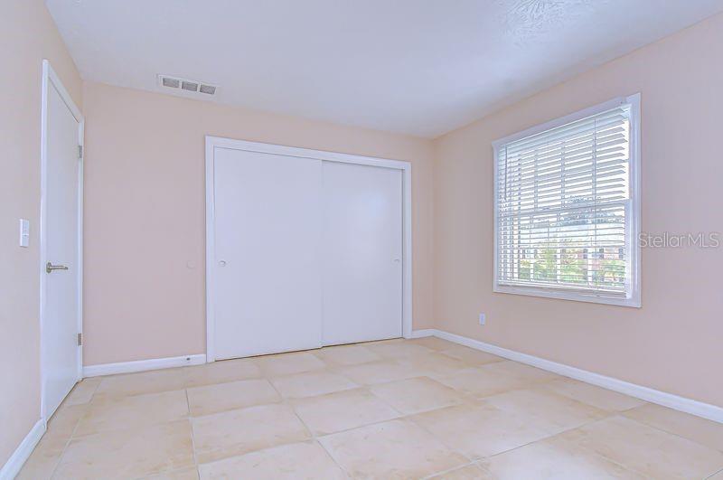 WHISPERING OAKS - Residential