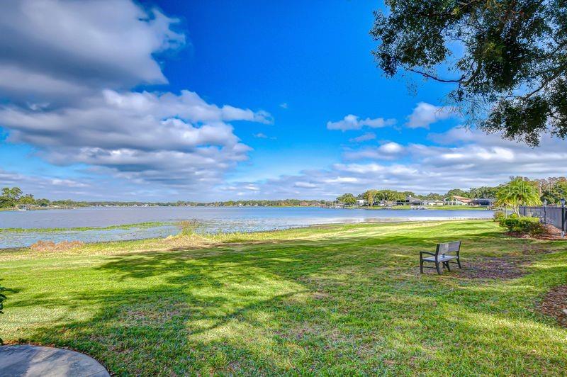 WHISPERING OAKS - Residential