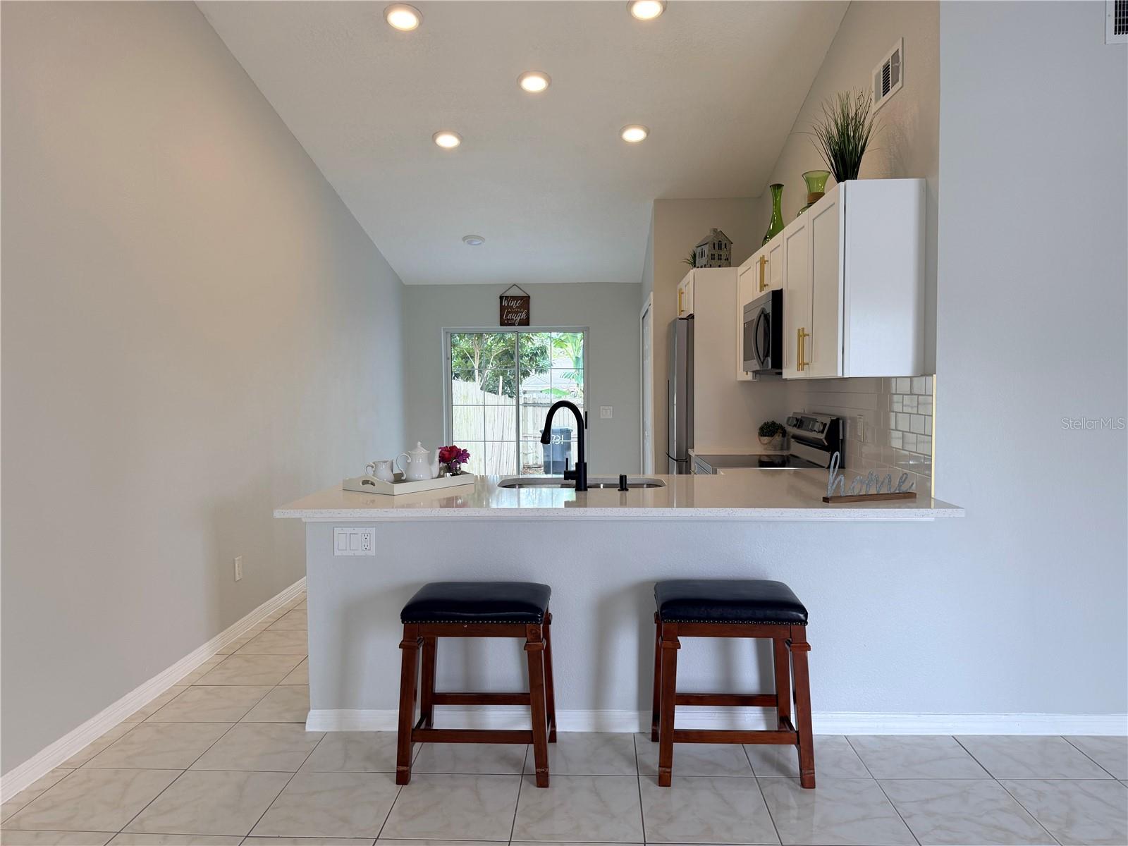 UNIVERSITY HILLS - Residential