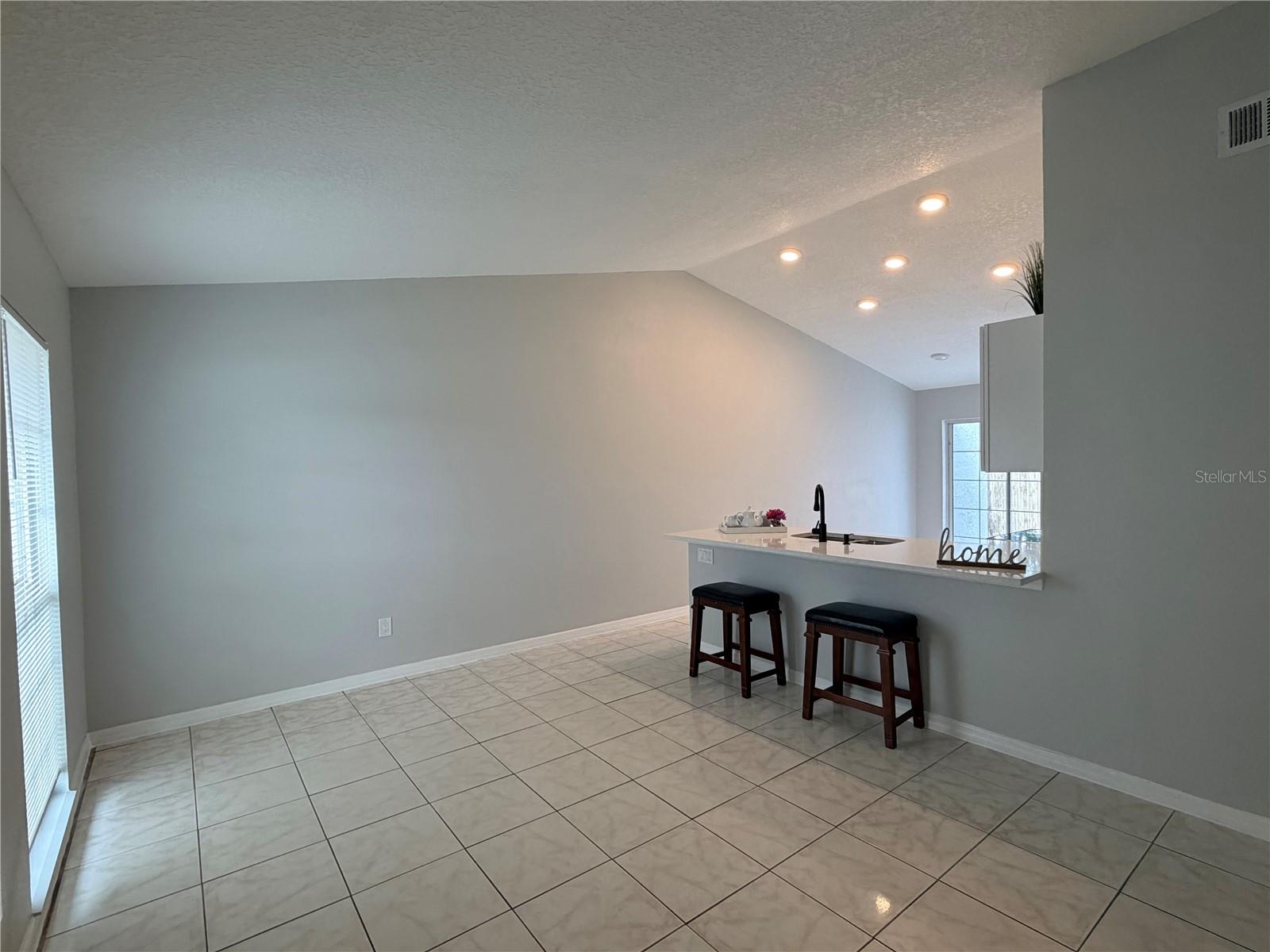 UNIVERSITY HILLS - Residential