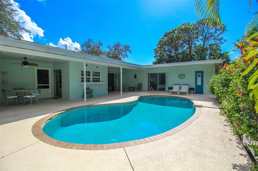 SHADOW LAKES - Residential Lease