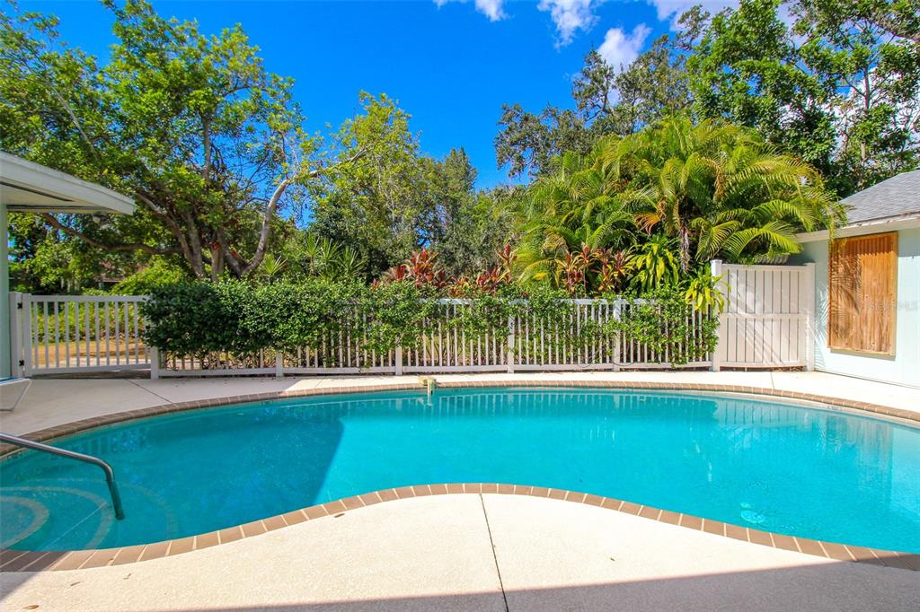 SHADOW LAKES - Residential Lease