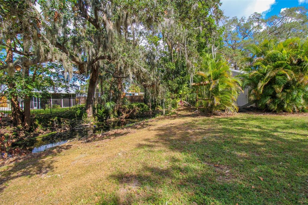 SHADOW LAKES - Residential Lease