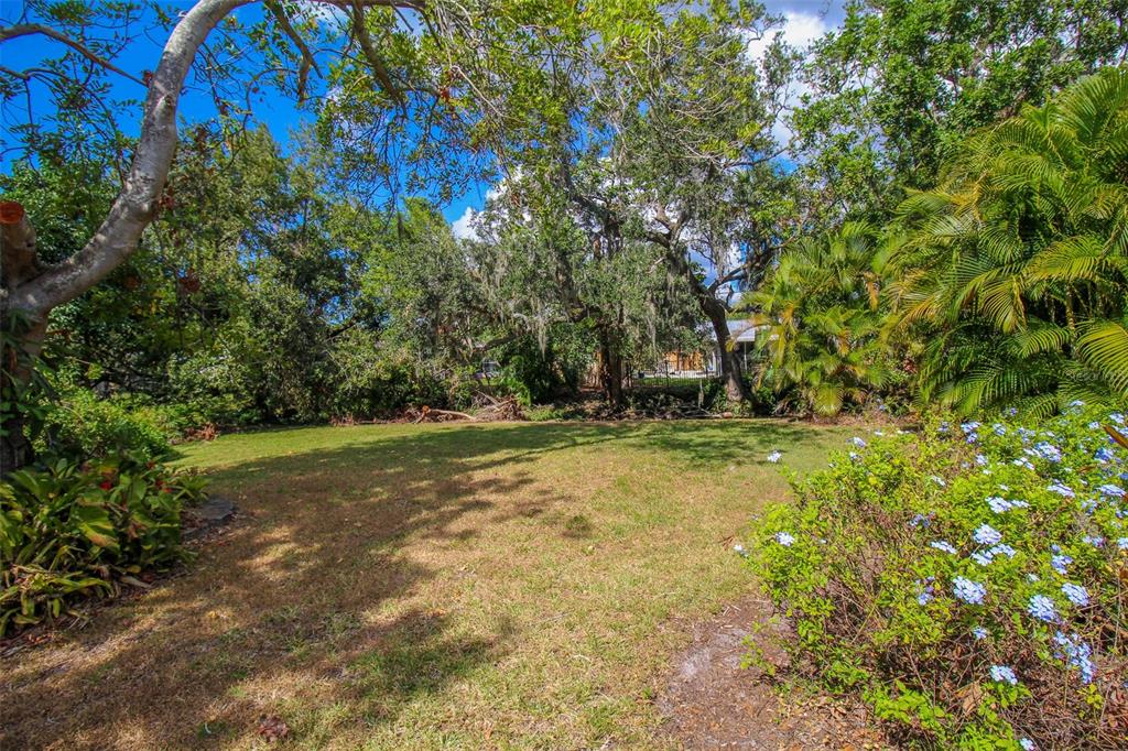 SHADOW LAKES - Residential Lease