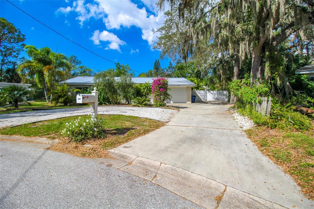 SHADOW LAKES - Residential Lease