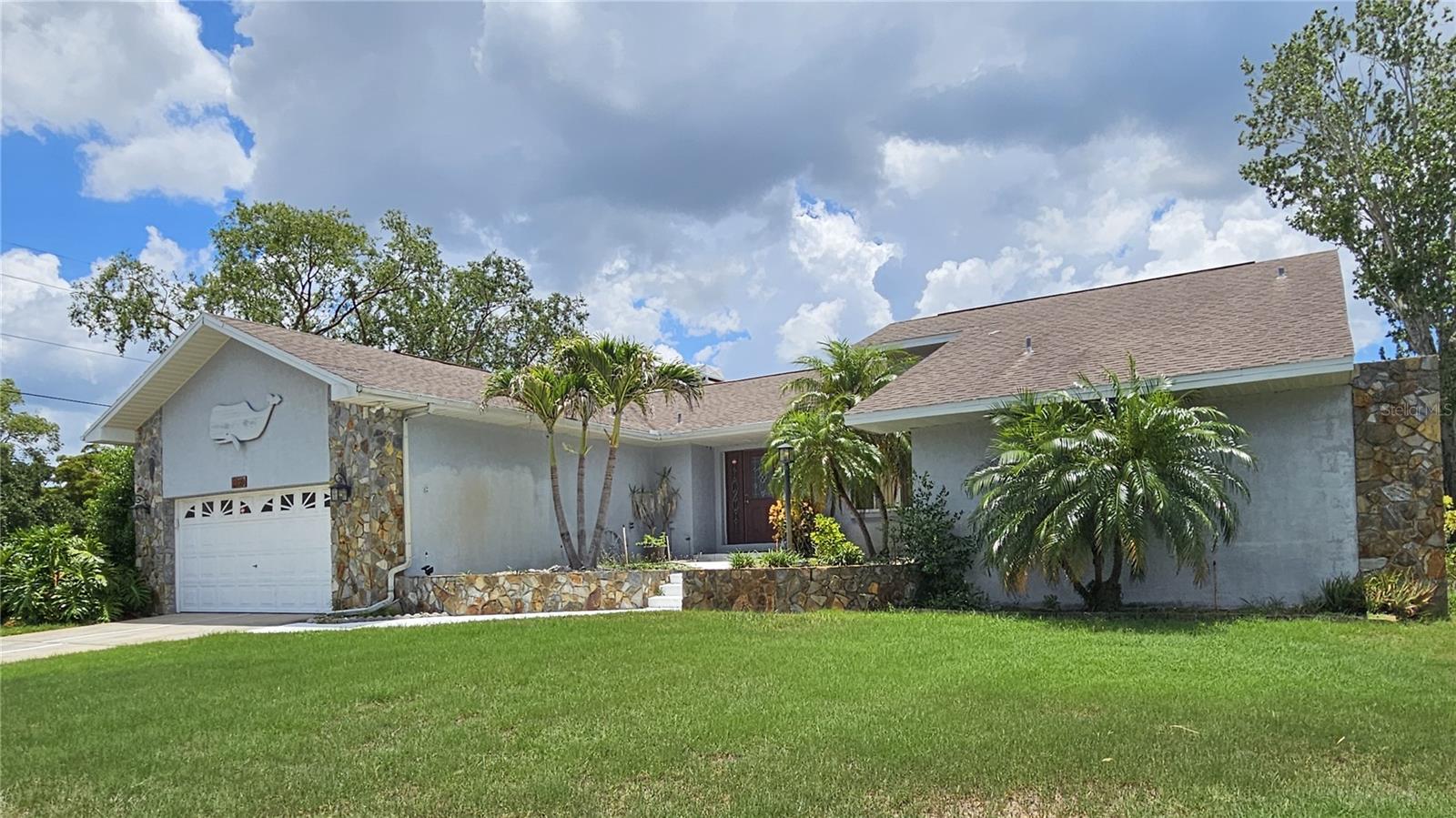 2210 BAYOU DRIVE