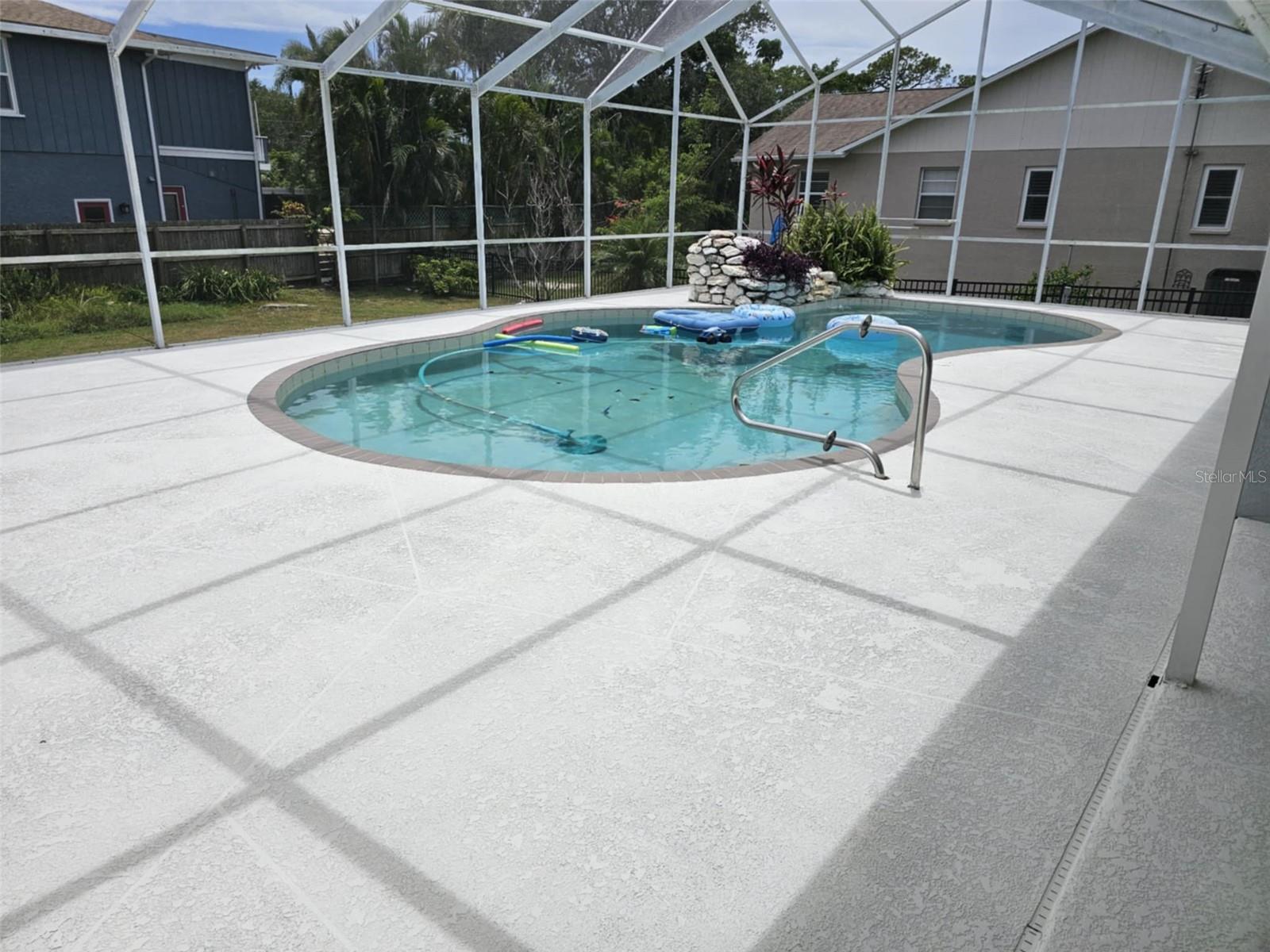 2210 BAYOU DRIVE