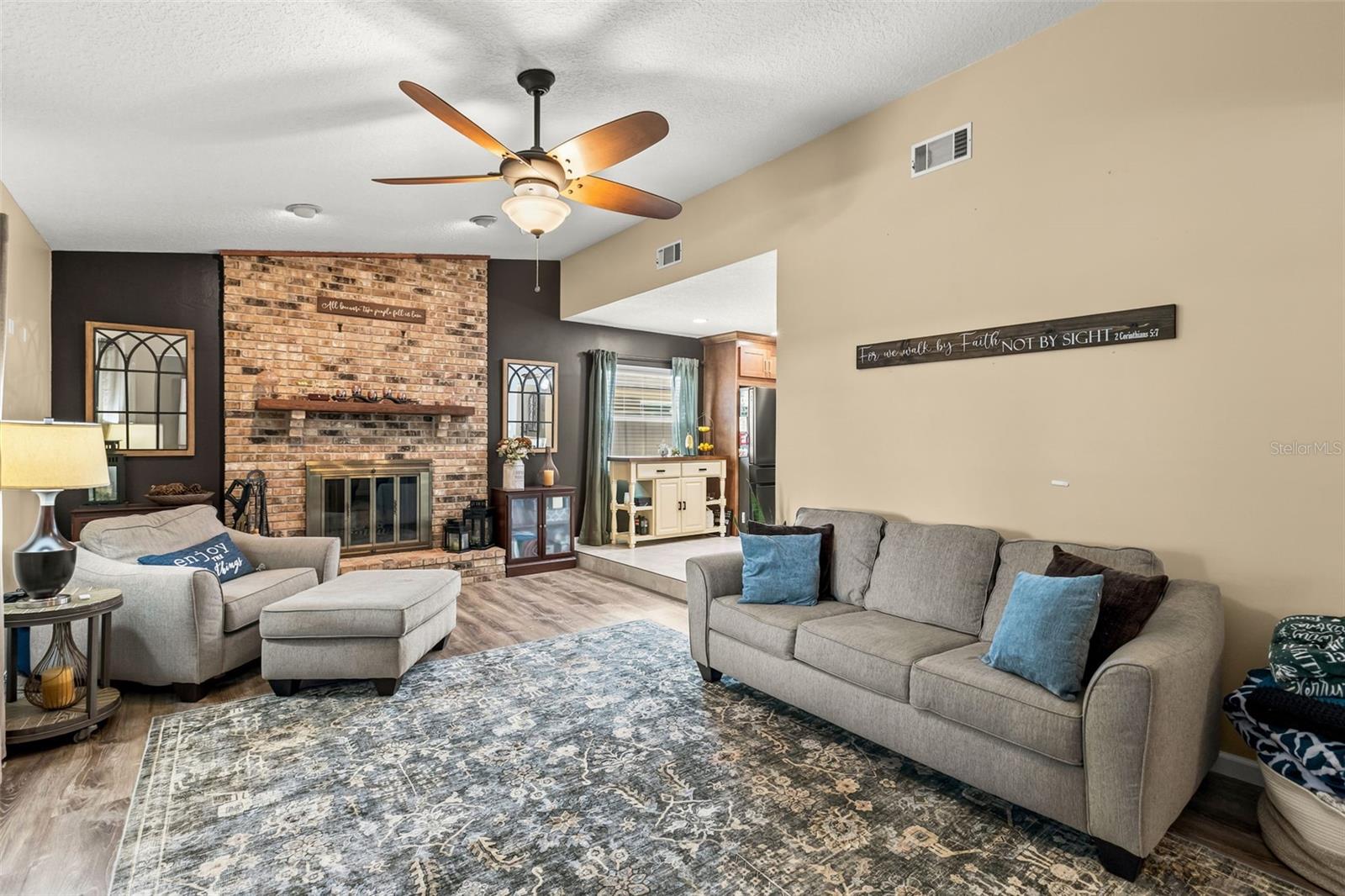 8736 LARWIN LANE