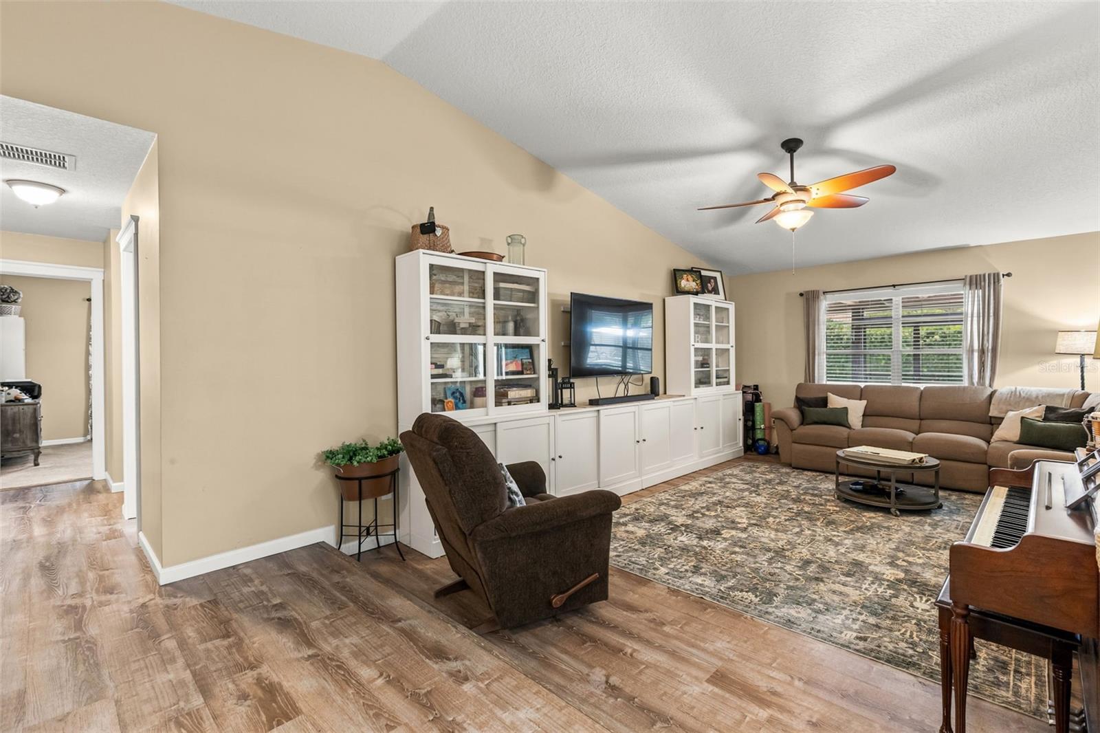 8736 LARWIN LANE