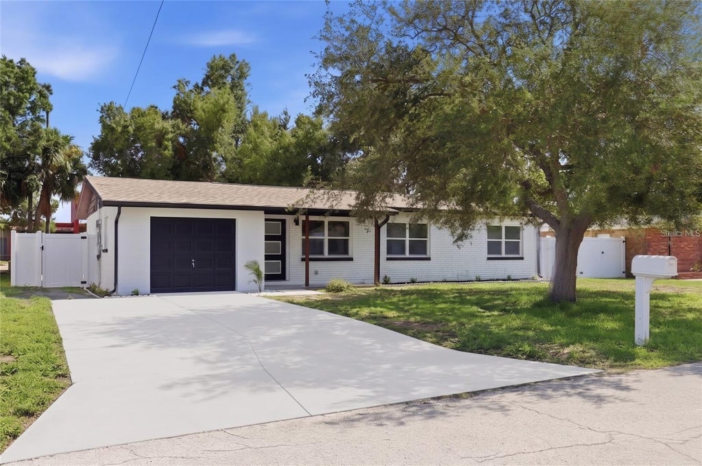 Photo of 4420 W Bay Court Avenue, Tampa, FL 33611 (MLS # TB8547168)
