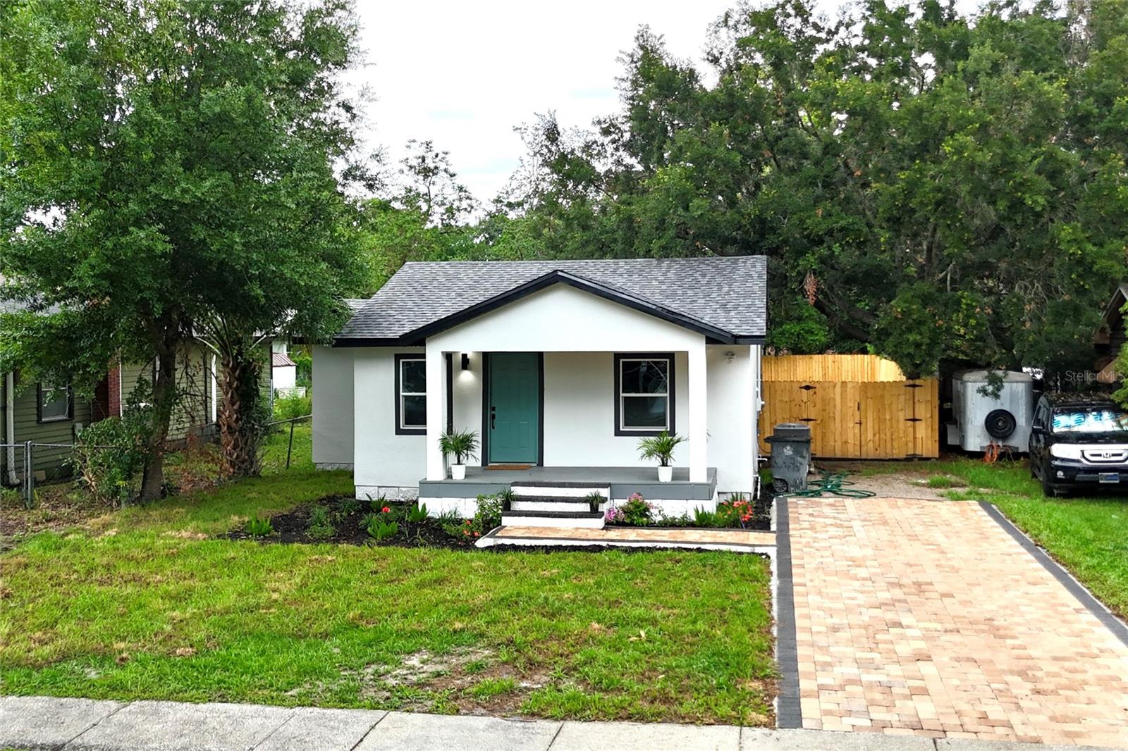 LAKE JOHNS SHORES - Residential