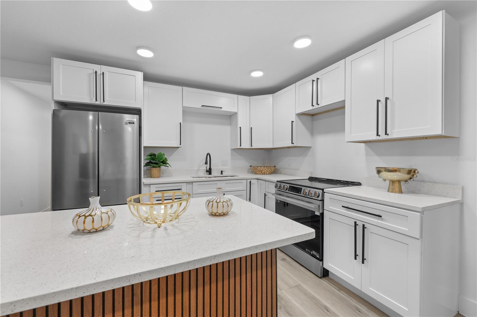 LAKE JOHNS SHORES - Residential