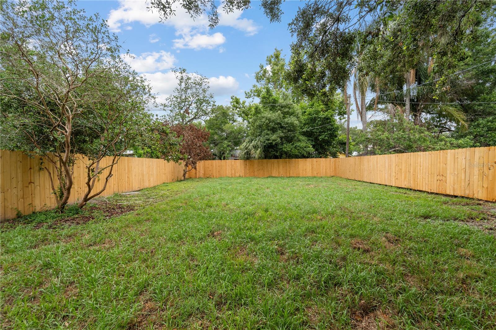 LAKE JOHNS SHORES - Residential