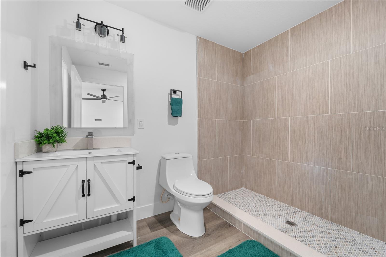 LAKE JOHNS SHORES - Residential