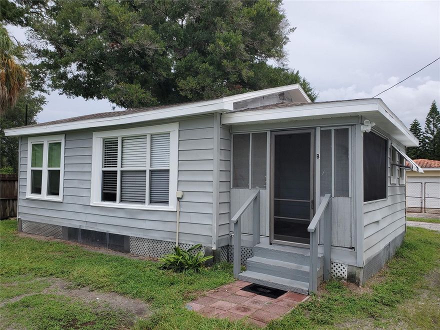 Centrally located in SOUTH TAMPA, this 1 bedroom/1 bathroom detached home has a BONUS OFFICE/DEN and is only minutes from Downtown Tampa, Hyde Park, UT, Bayshore Blvd, Tampa Int'l, Midtown and more! Inside this home has been updated with a newer kitchen, equipped with dishwasher, disposal and WASHER/DRYER INCLUDED! Plenty of natural light, ceiling fans, vinyl floors, and a spacious bathroom. This particular unit has it's own private access & driveway, as well as secluded yard area and a SCREENED-IN FRONT PORCH! Stop having to share a wall with loud neighbors and have your own space and privacy! Check it out today!