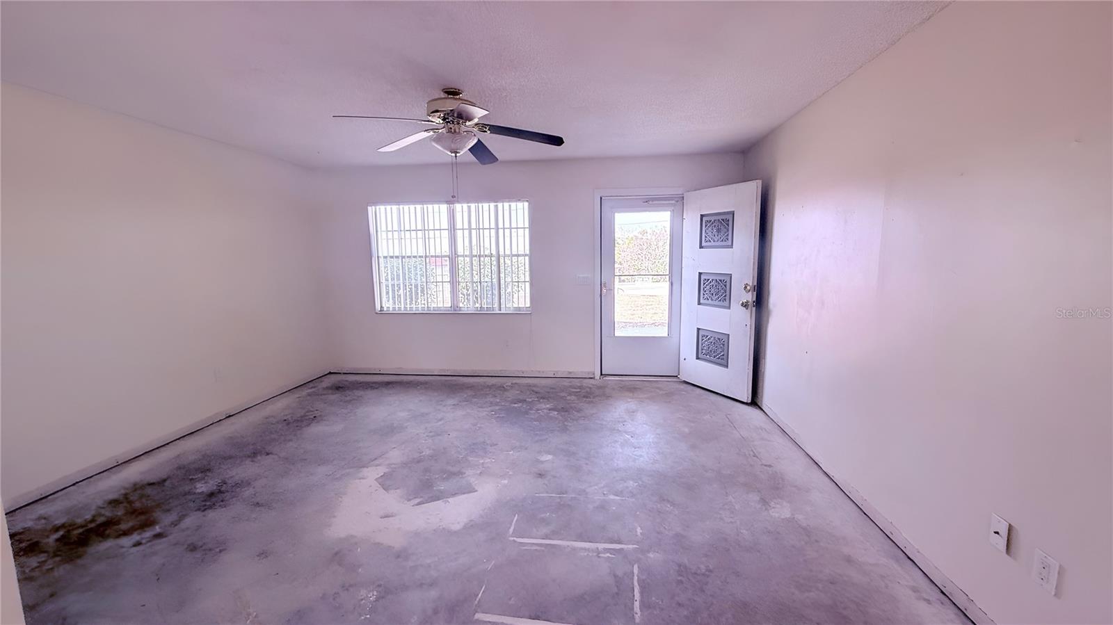 DELTONA LAKES UNIT 04 - Residential