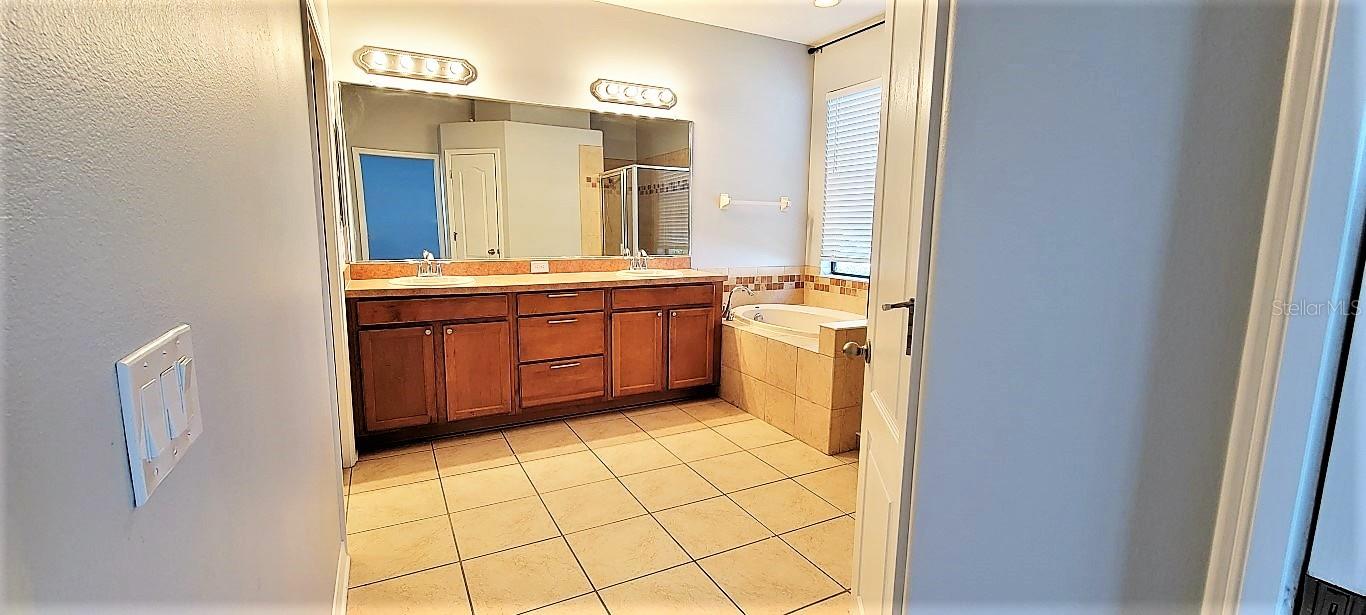 OAK CREEK - Residential Lease