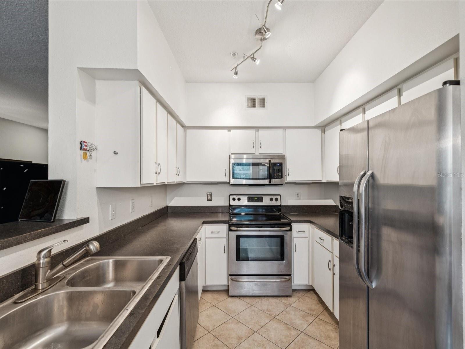2010 E PALM AVENUE 14303