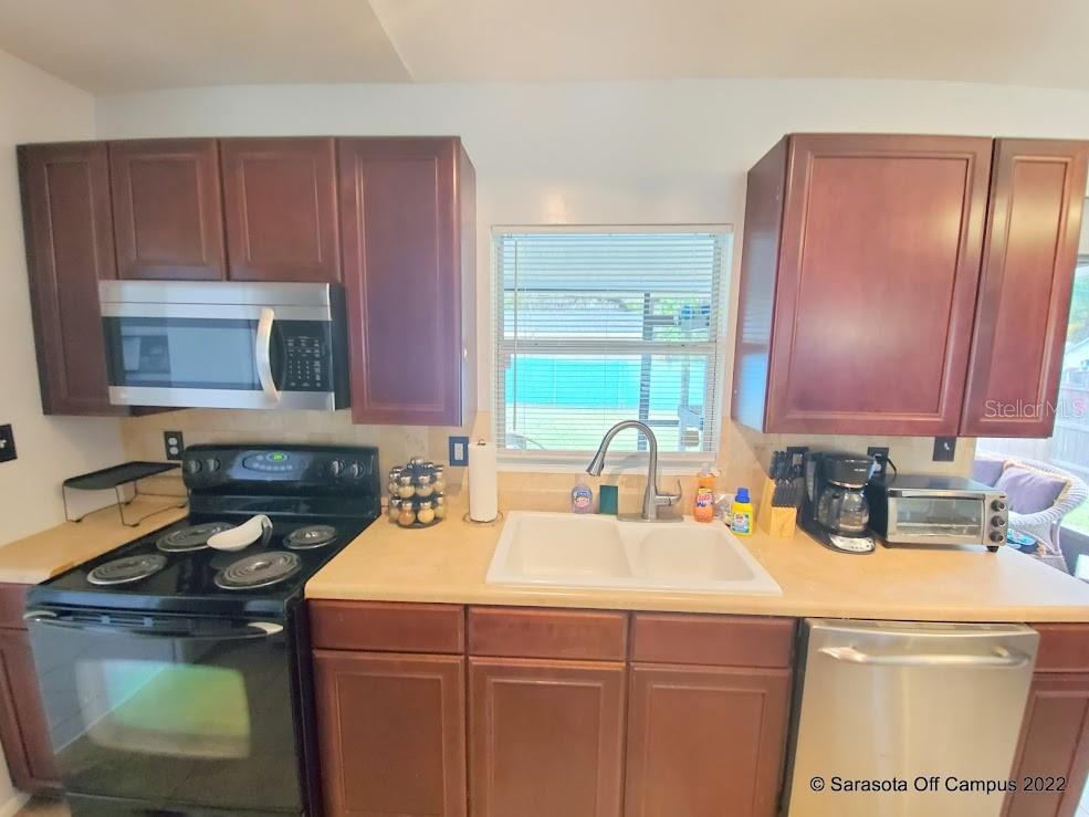 PALM GROVE - Residential Lease