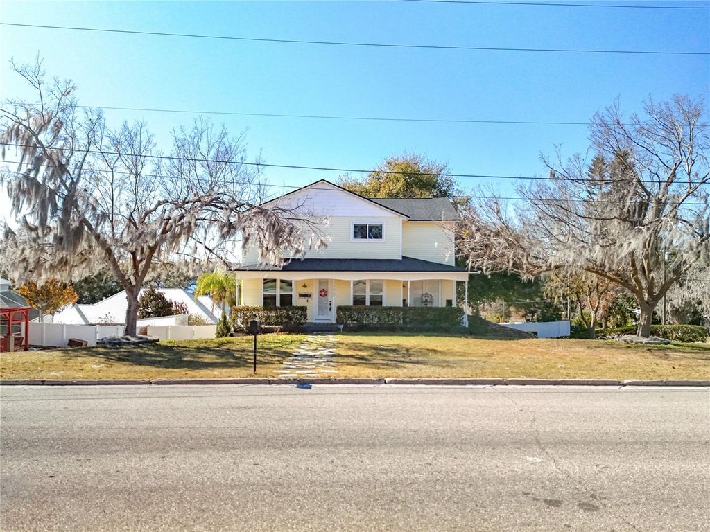 Photo of 1422 5th St, Clermont, FL 34711 (MLS # O6383200)