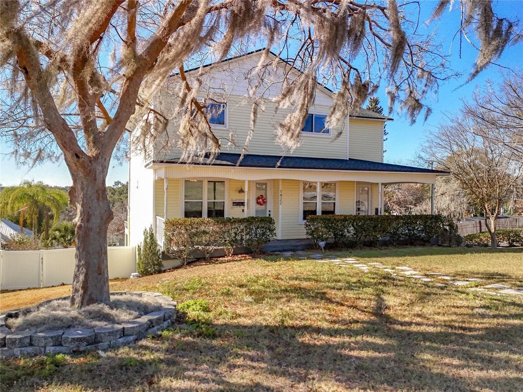 Photo of 1422 5th St, Clermont, FL 34711 (MLS # O6383200)