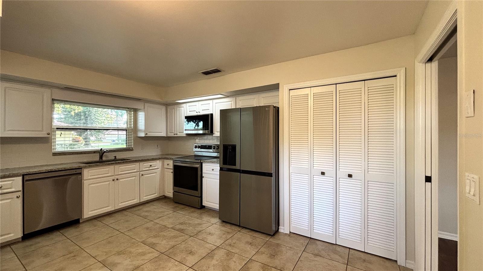 GRANADA VILLAS PH 03 - Residential Lease