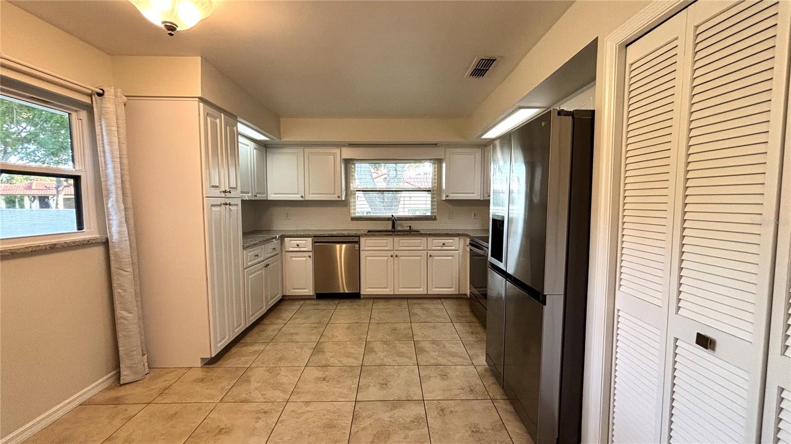 GRANADA VILLAS PH 03 - Residential Lease