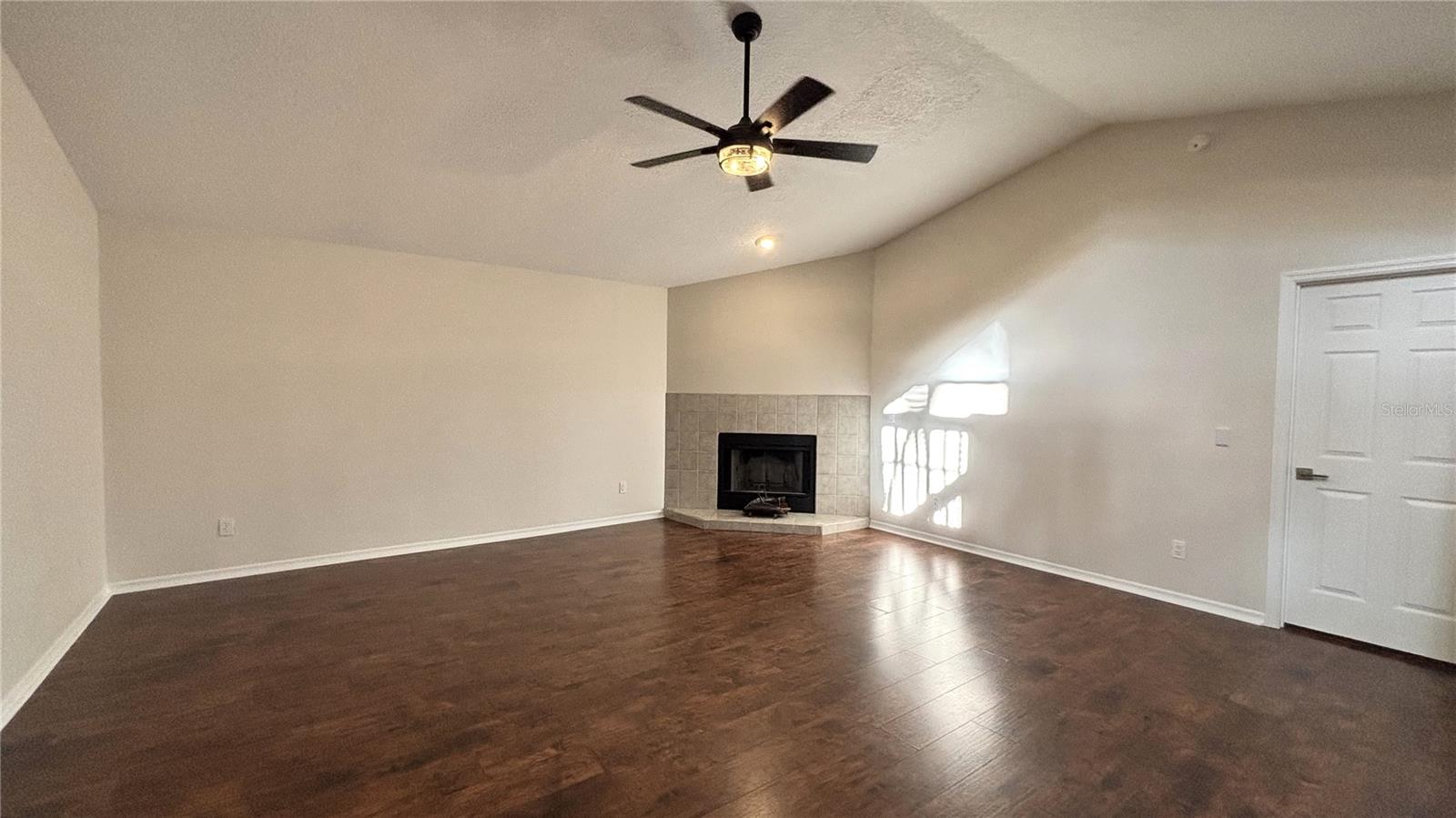 GRANADA VILLAS PH 03 - Residential Lease