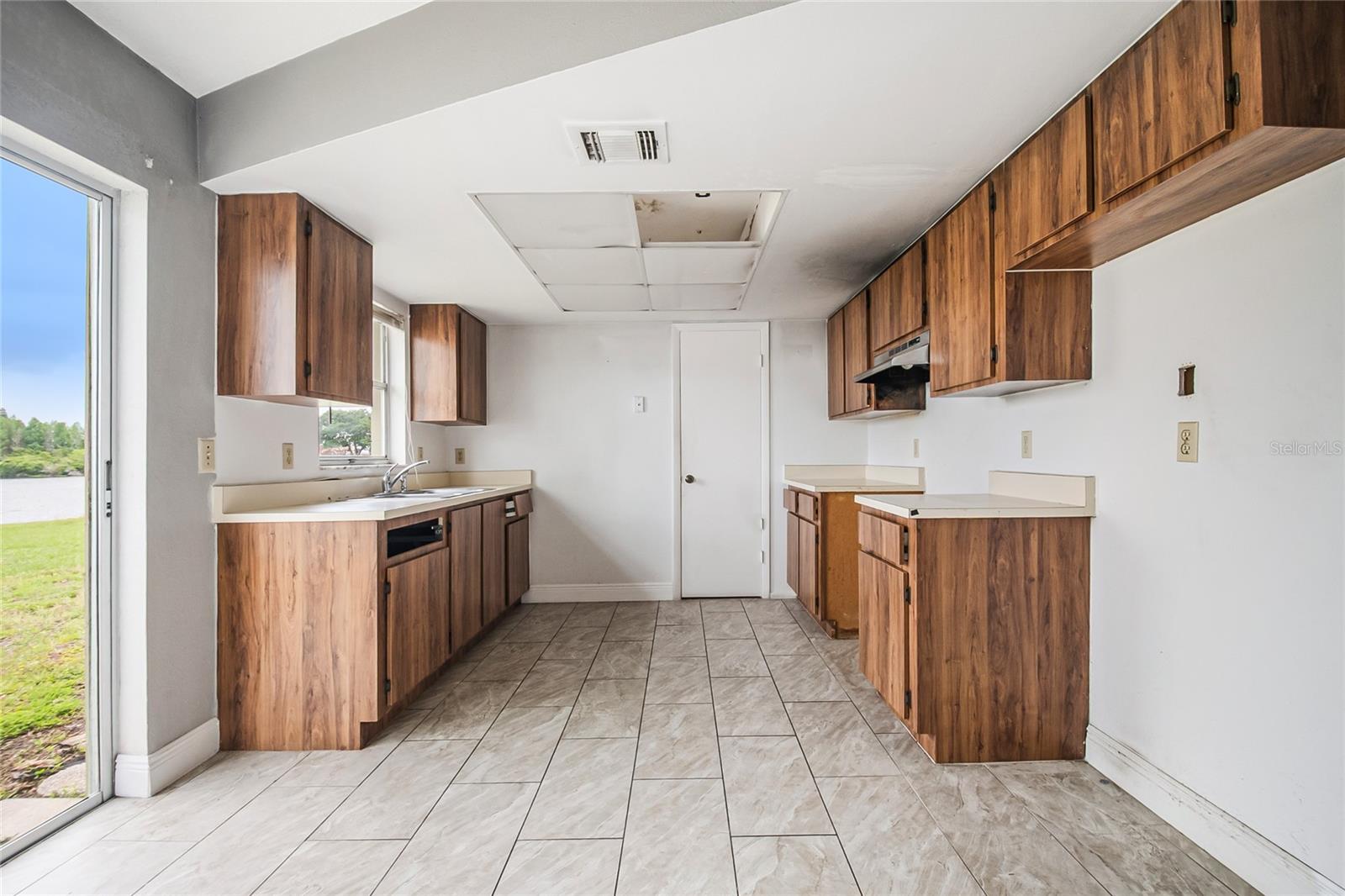 BVL UNIT 8 1ST ADD - Residential