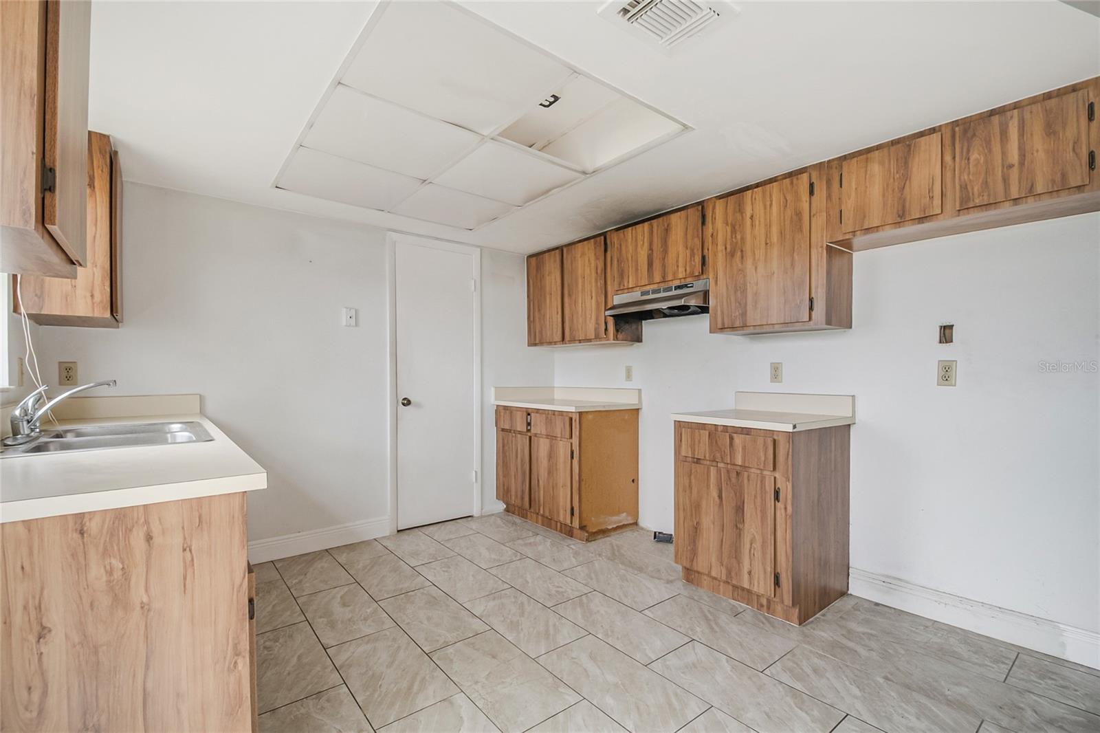 BVL UNIT 8 1ST ADD - Residential