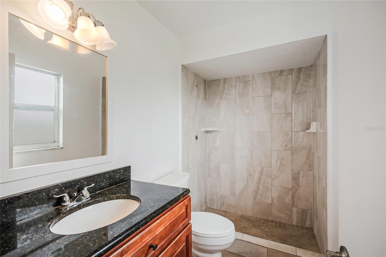 BVL UNIT 8 1ST ADD - Residential