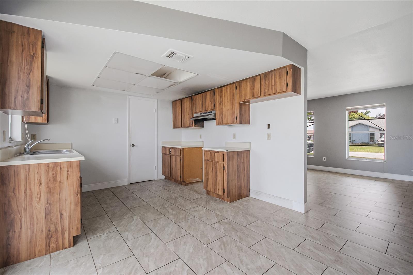 BVL UNIT 8 1ST ADD - Residential