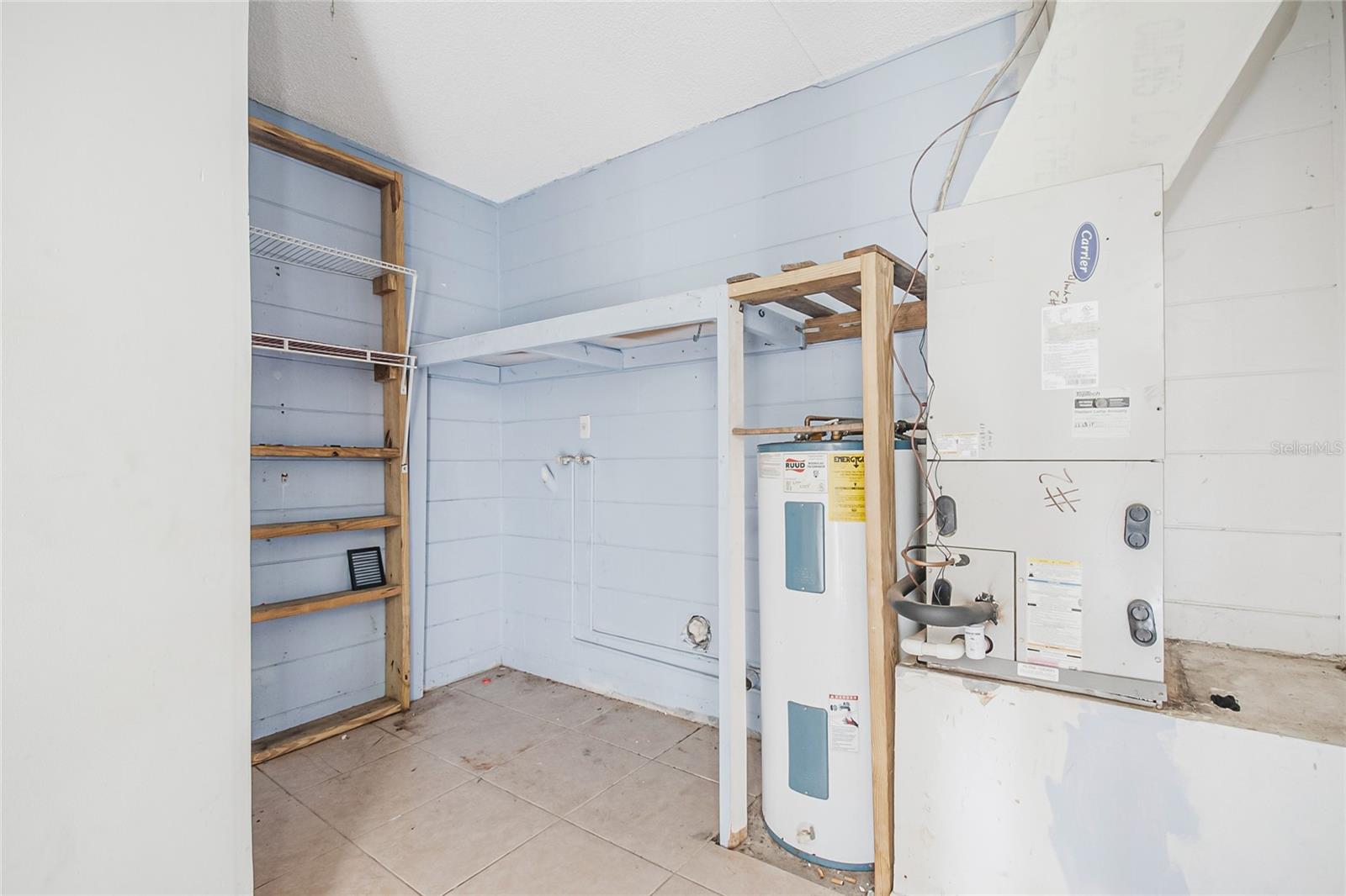 BVL UNIT 8 1ST ADD - Residential