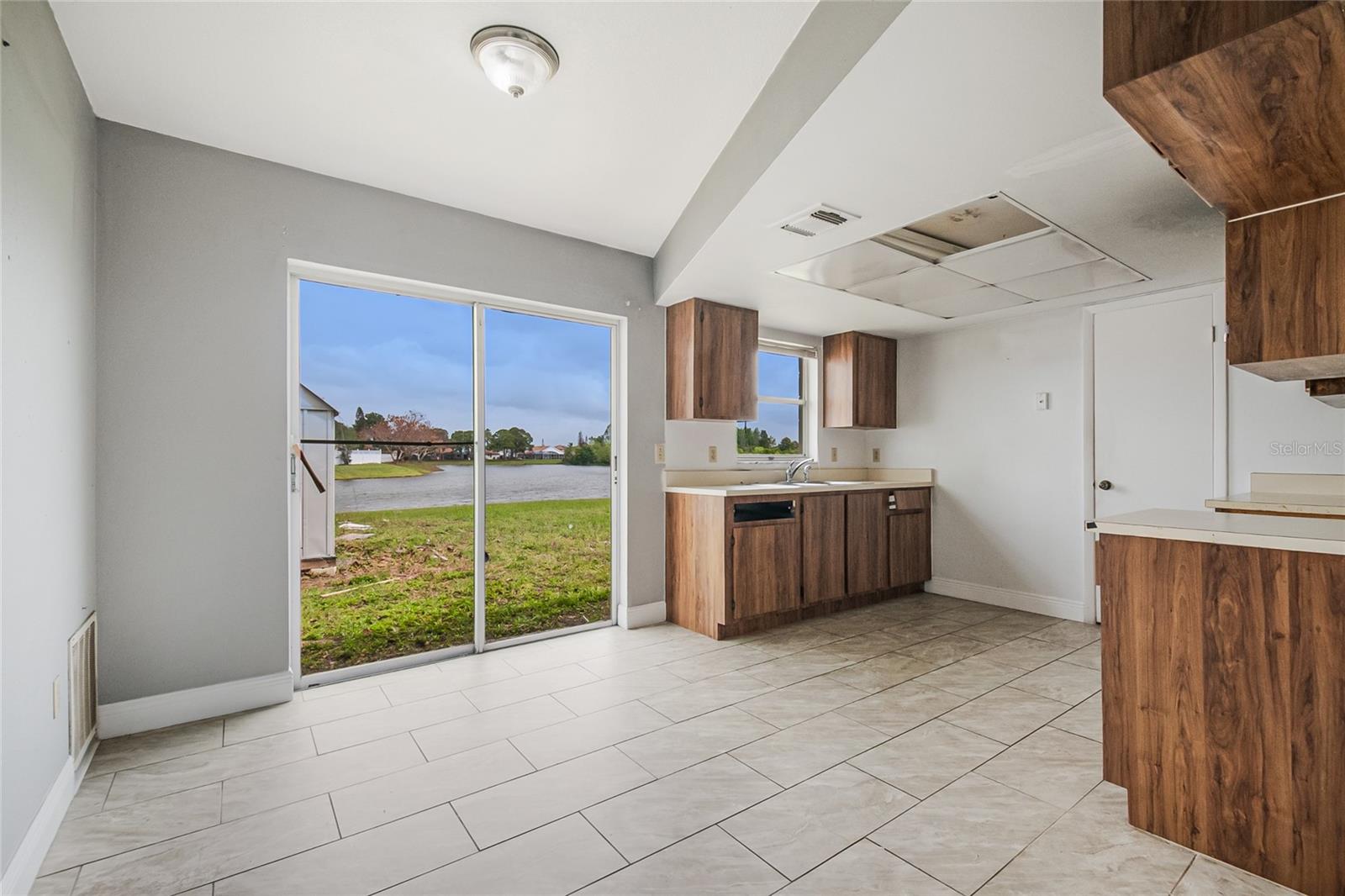 BVL UNIT 8 1ST ADD - Residential