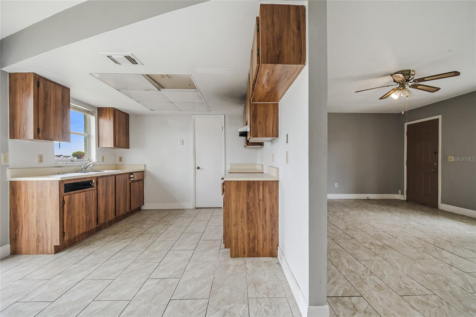 BVL UNIT 8 1ST ADD - Residential