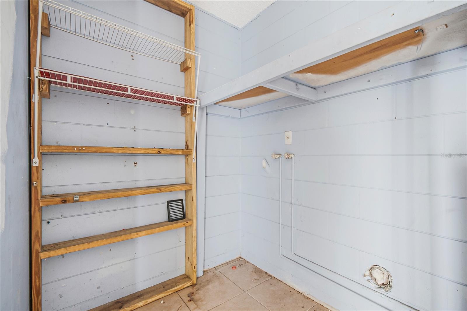 BVL UNIT 8 1ST ADD - Residential