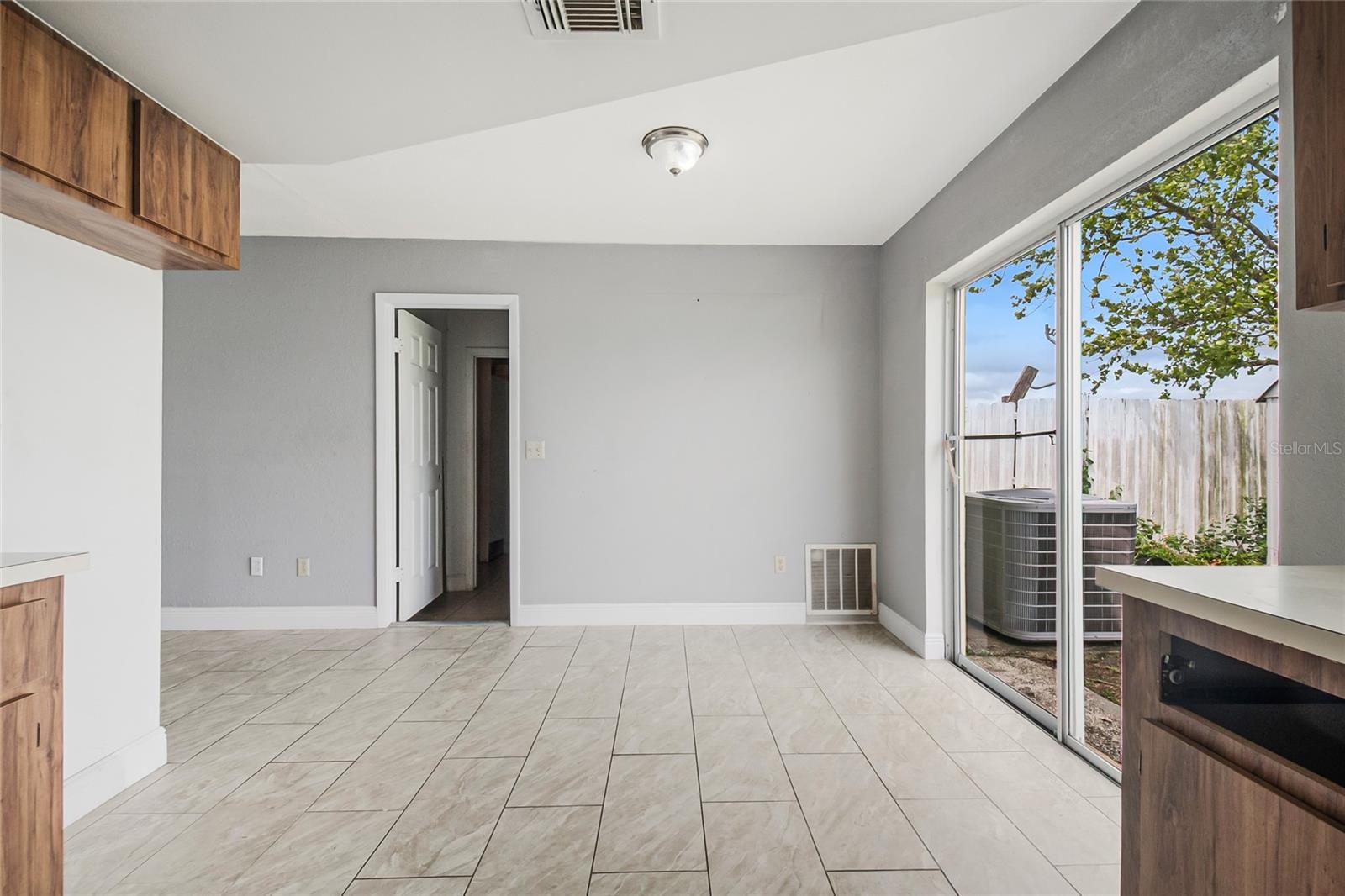 BVL UNIT 8 1ST ADD - Residential